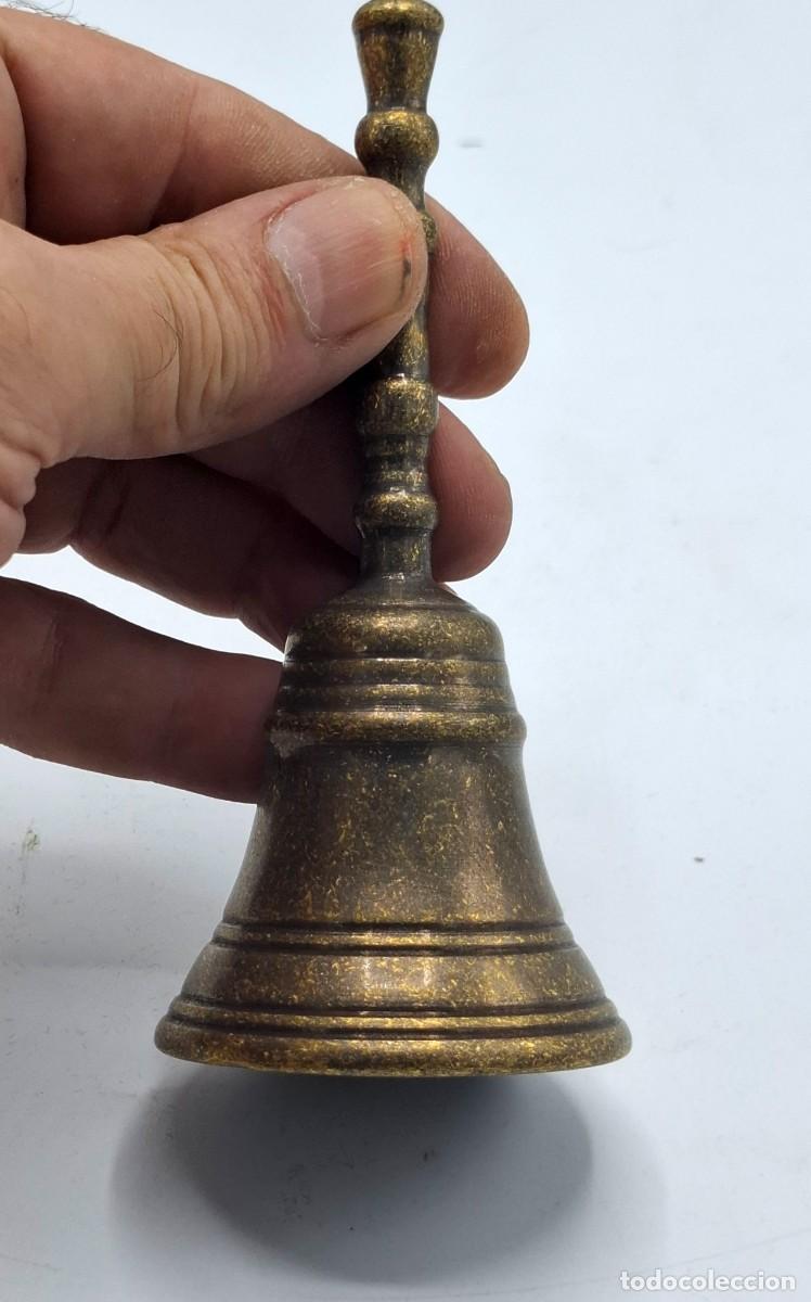 Antig&uuml;edades: + CAMPANA DE MANO DE ESTILO ANTIGUO EN BRONCE - Foto 3