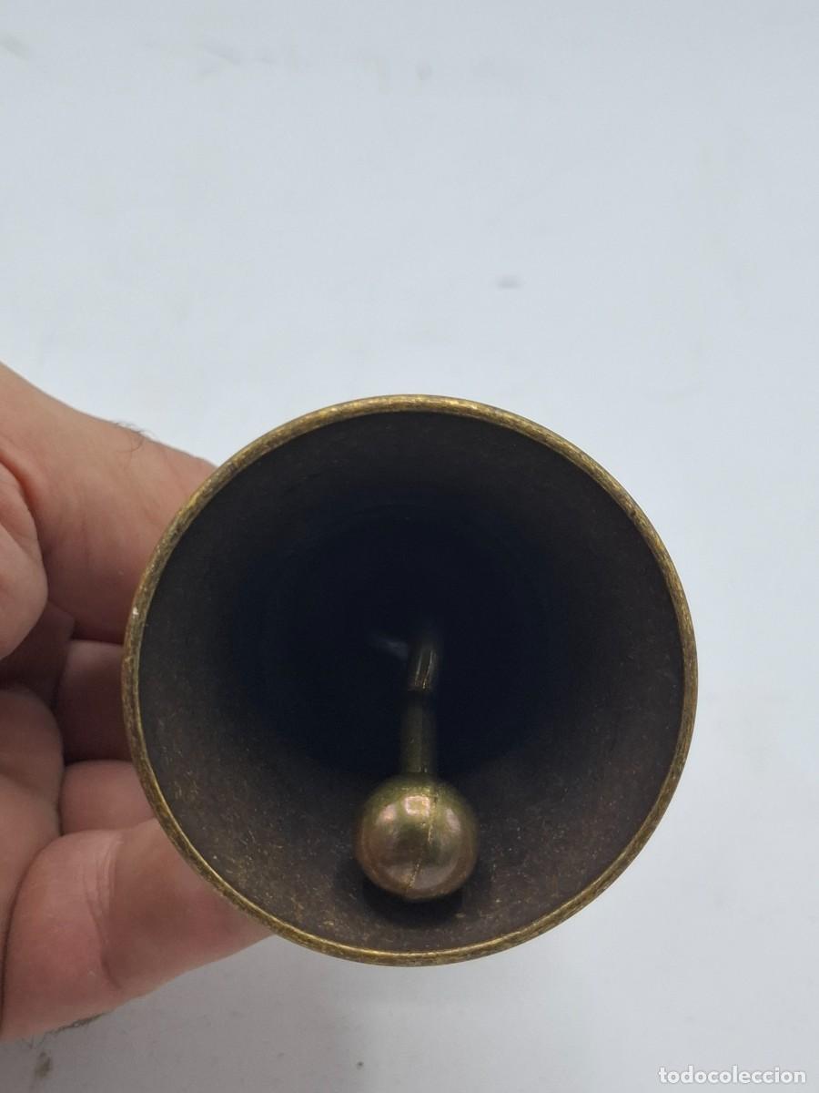 Antig&uuml;edades: + CAMPANA DE MANO DE ESTILO ANTIGUO EN BRONCE - Foto 4