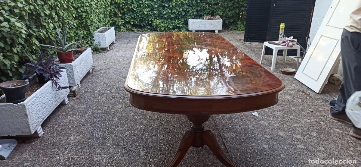 Antig&uuml;edades: Mesa de madera de ra&iacute;z tallada - Foto 1