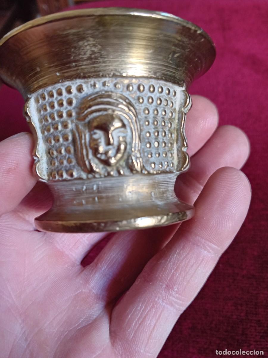 Antig&uuml;edades: Almirez con caras de bronce d&eacute;cada de los 50 - Foto 2