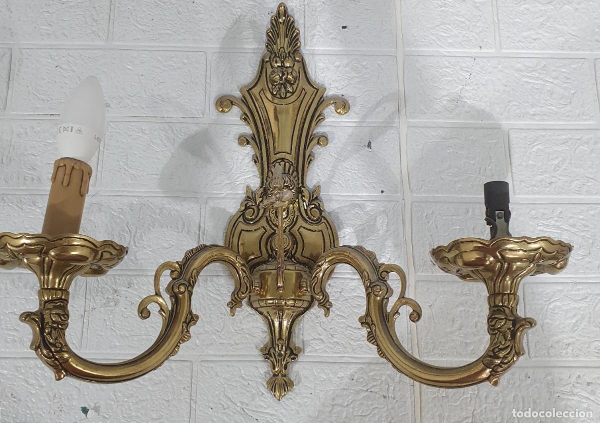 Antig&uuml;edades: Aplique de bronce con dos brazos - Foto 1