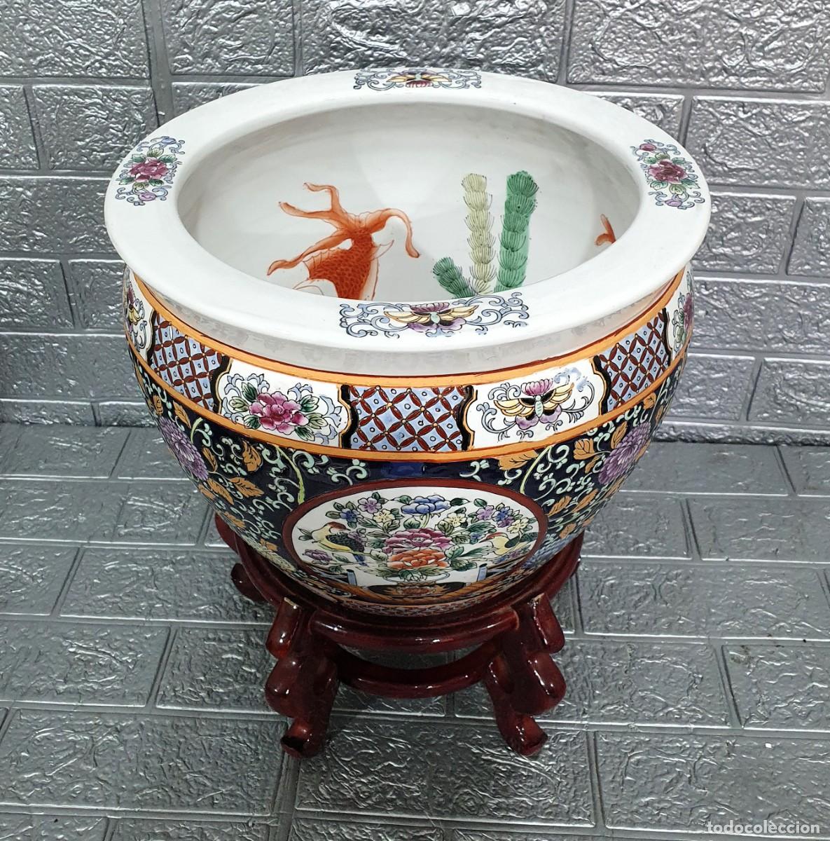 Antig&uuml;edades: Macetero en porcelana con base de madera - Foto 2