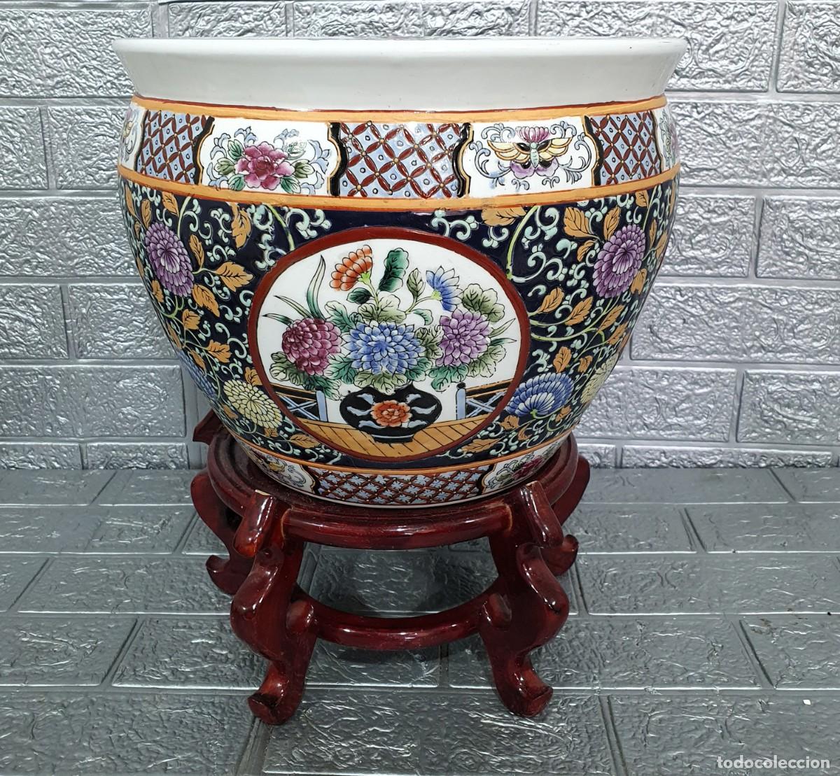 Antig&uuml;edades: Macetero en porcelana con base de madera - Foto 3