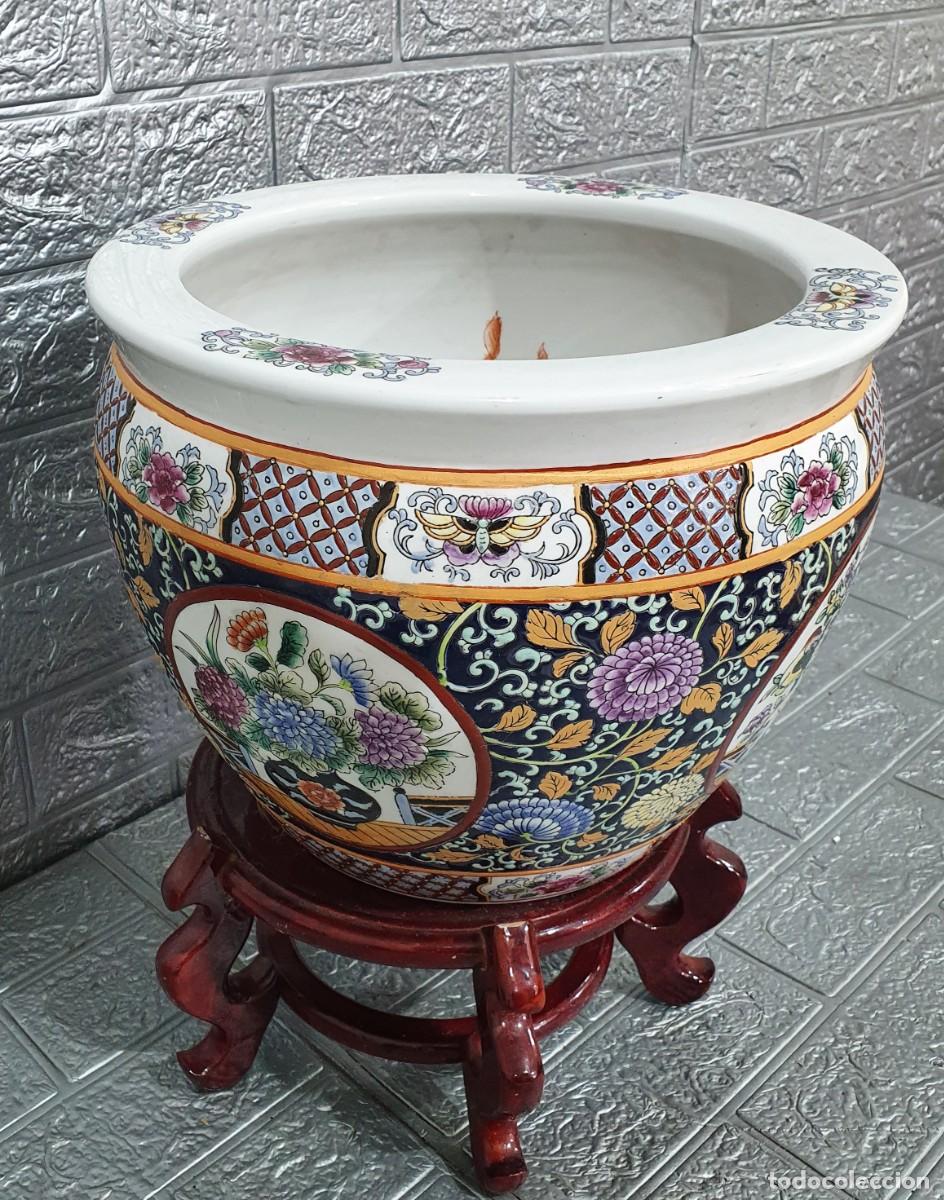 Antig&uuml;edades: Macetero en porcelana con base de madera - Foto 4