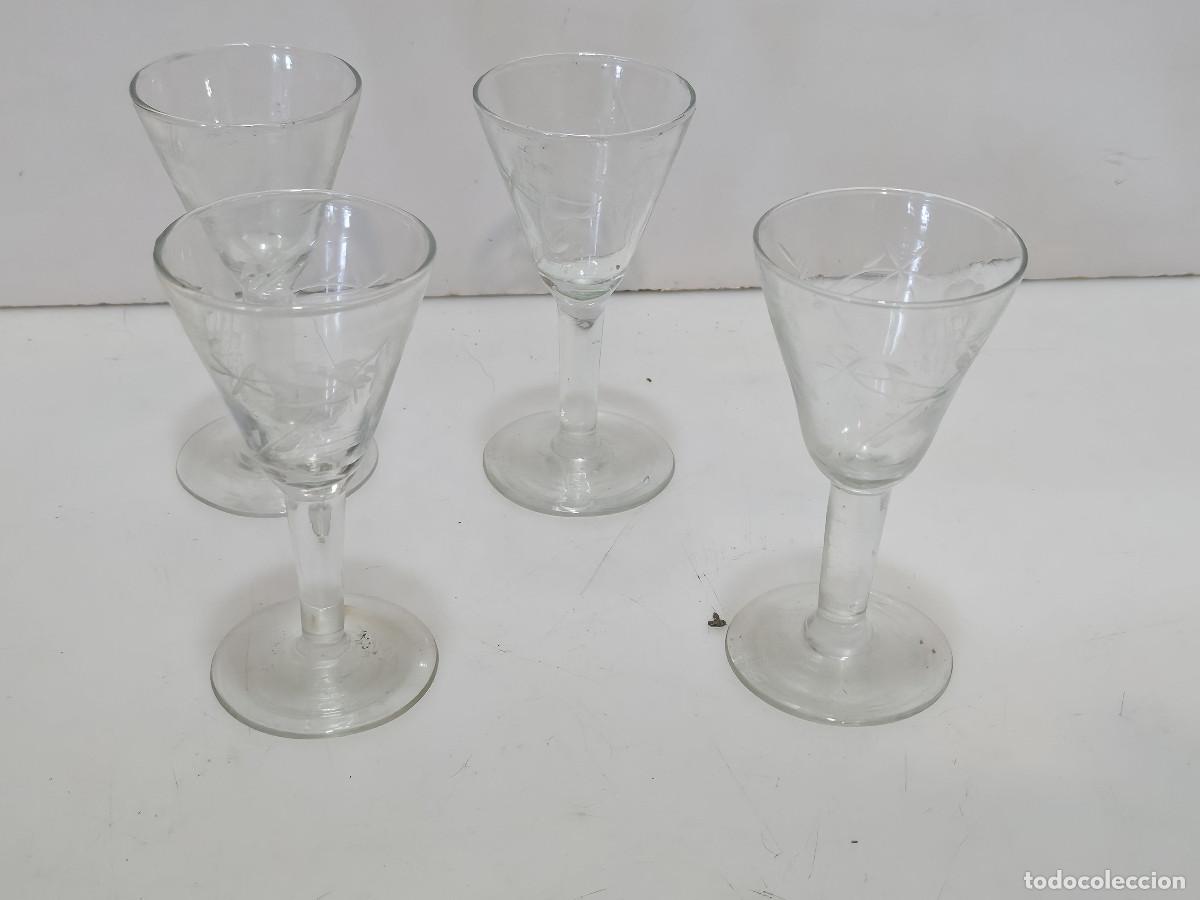 Antig&uuml;edades: 4 copas peque&ntilde;as de cristal - Foto 1