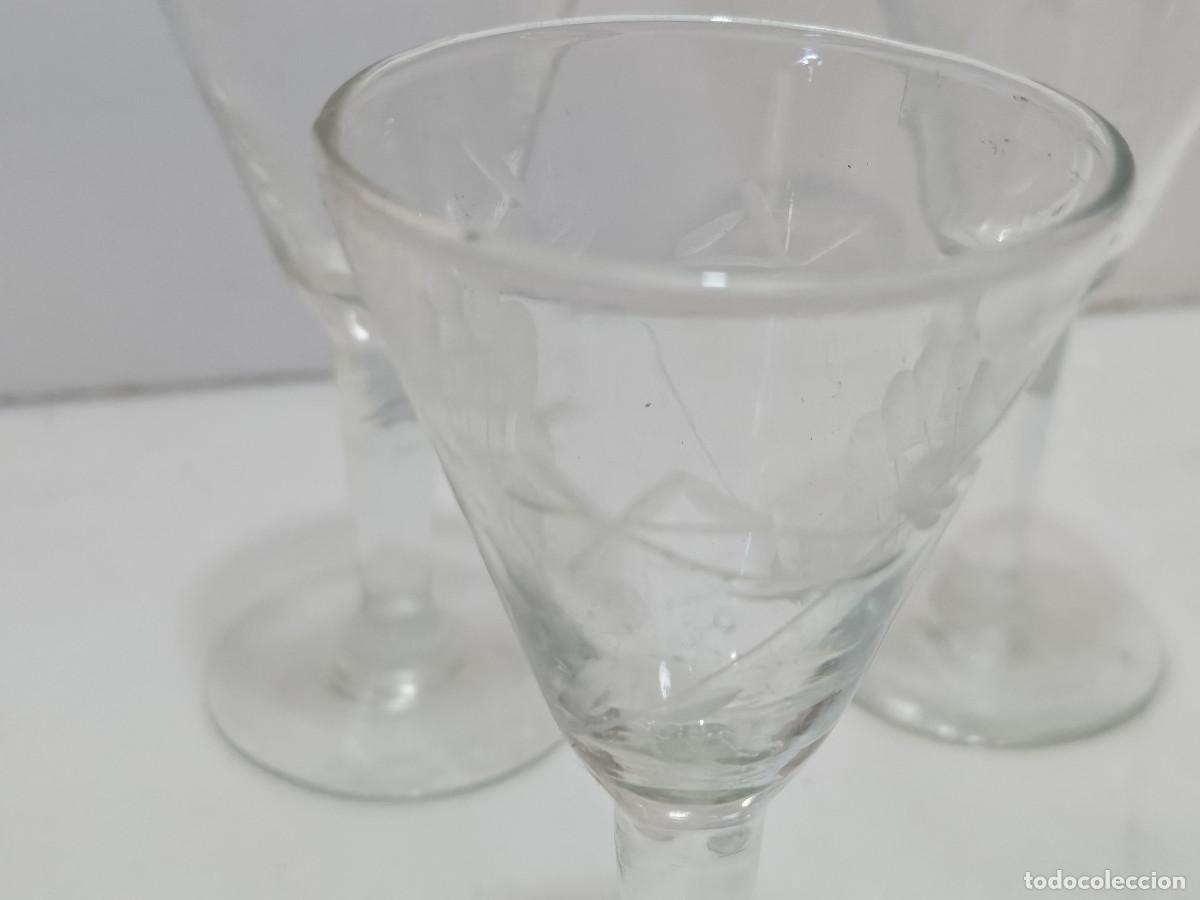 Antig&uuml;edades: 4 copas peque&ntilde;as de cristal - Foto 2