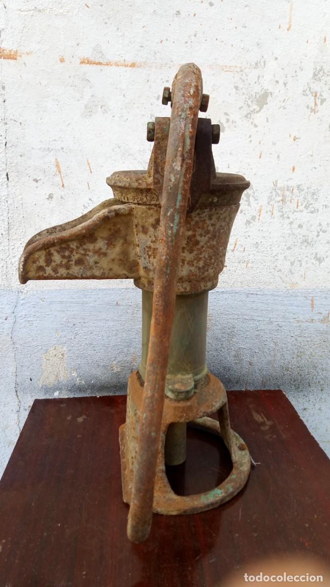 Antig&uuml;edades: Bomba de agua, antigua - Foto 1