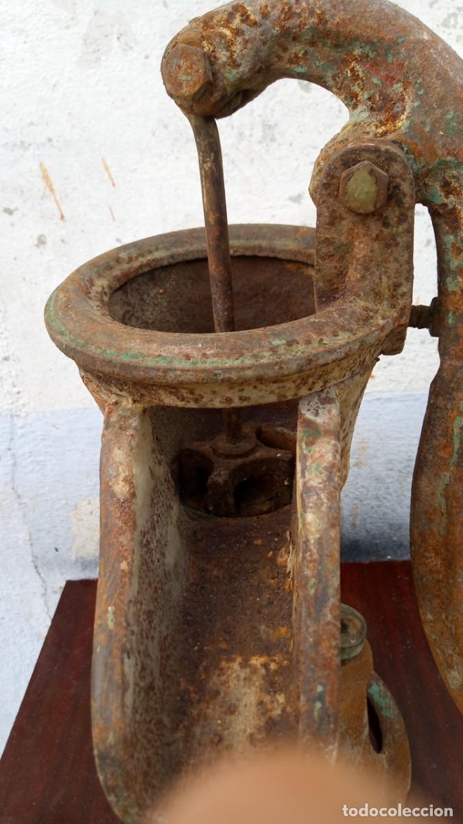 Antig&uuml;edades: Bomba de agua, antigua - Foto 5
