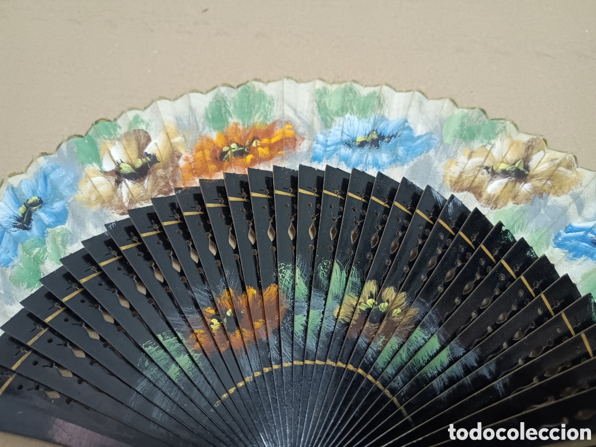 Antig&uuml;edades: ABANICO PINTADO A MANO - VARILLAJE DE MADERA - Foto 3