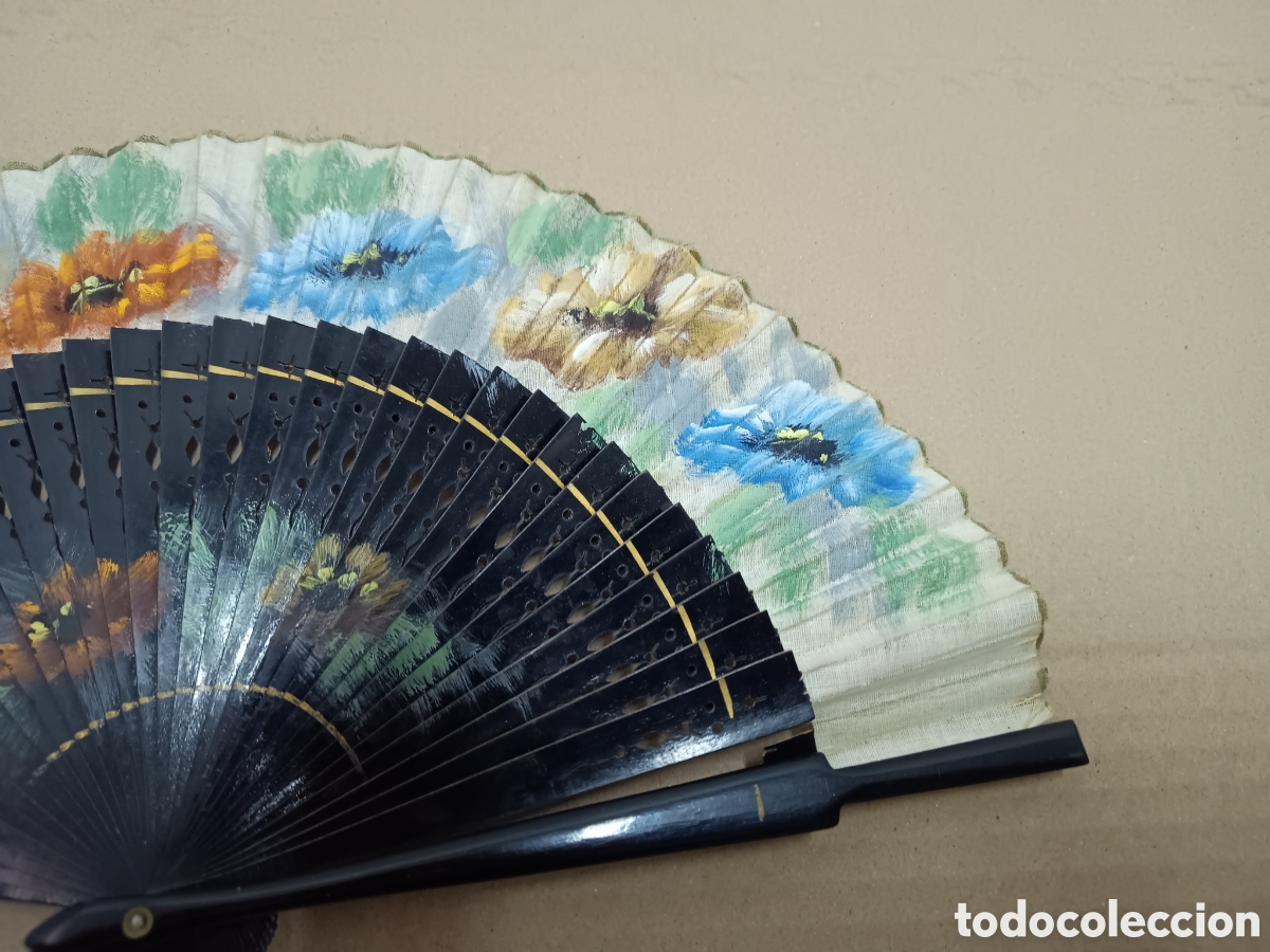 Antig&uuml;edades: ABANICO PINTADO A MANO - VARILLAJE DE MADERA - Foto 4