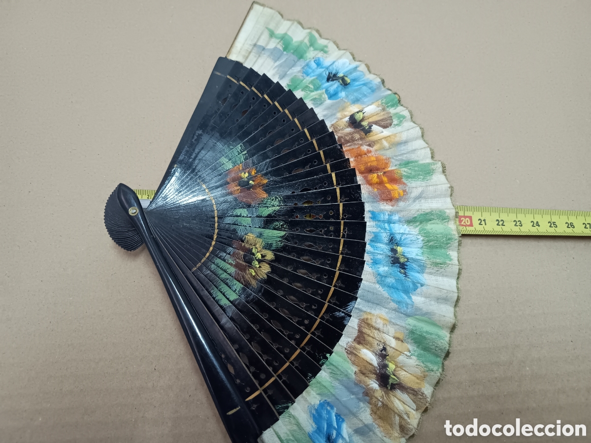 Antig&uuml;edades: ABANICO PINTADO A MANO - VARILLAJE DE MADERA - Foto 7