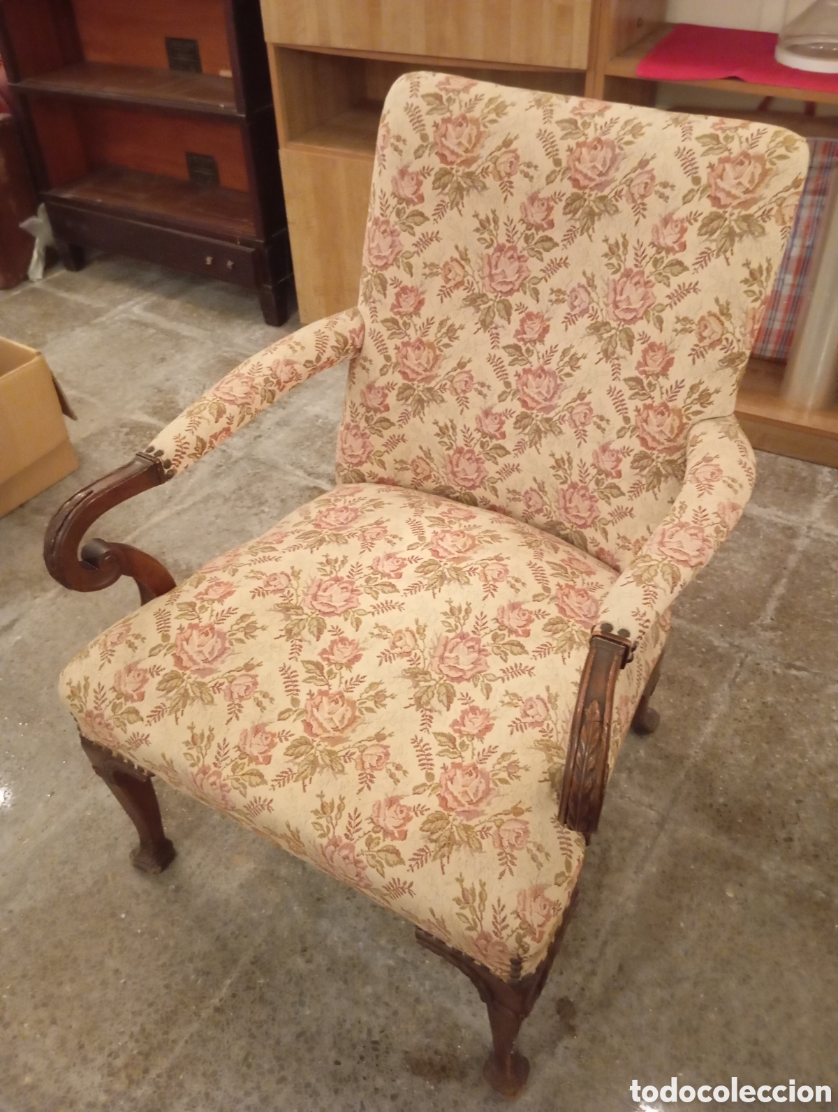 Antigüedades: SILLON ANTIGUO CON TAPIZADO MOTIVOS FLORALES