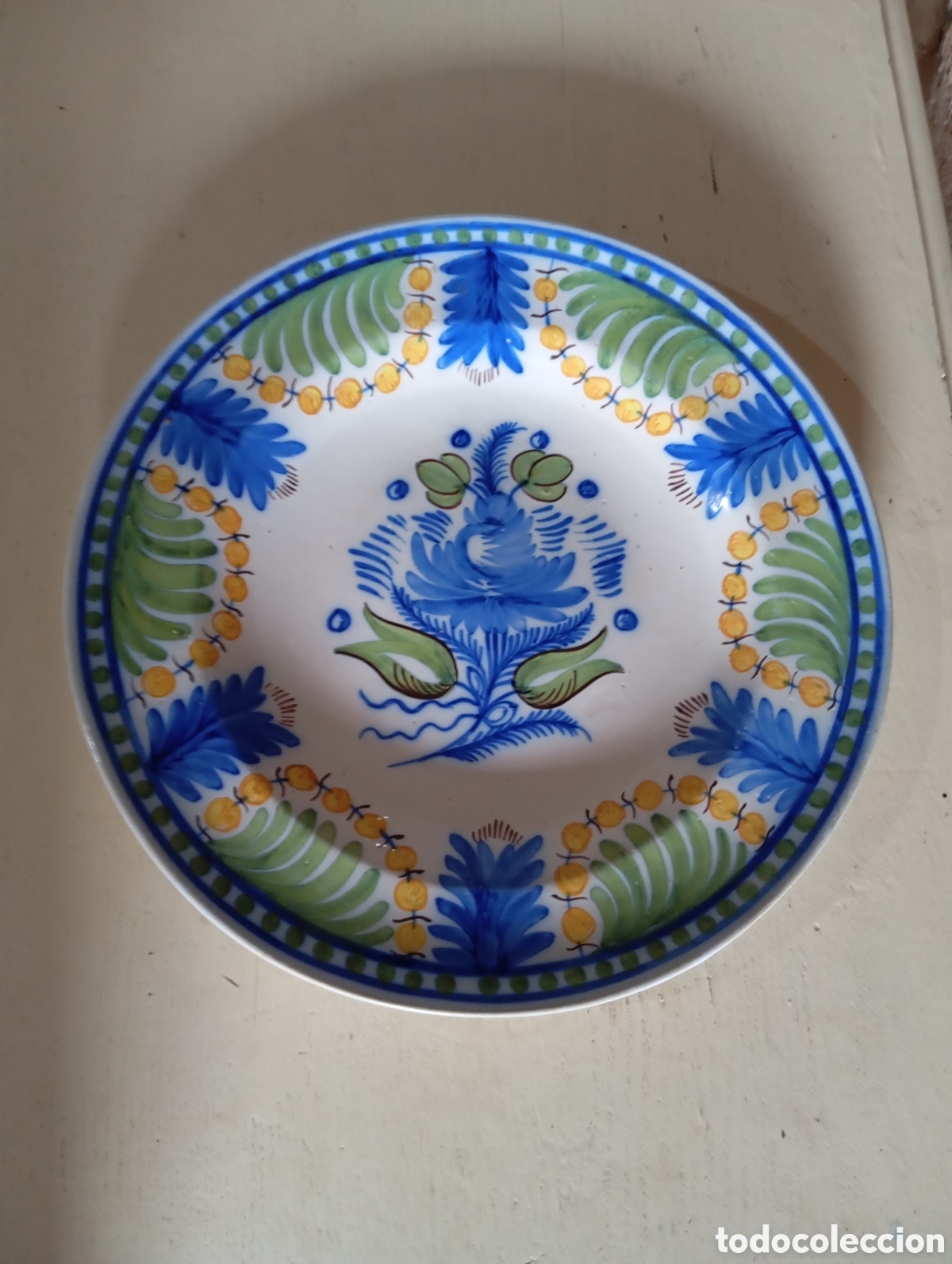 Antigüedades: PLATO ANTIGUO DE CERAMICA DE MANISES - FIRMADO POR GM