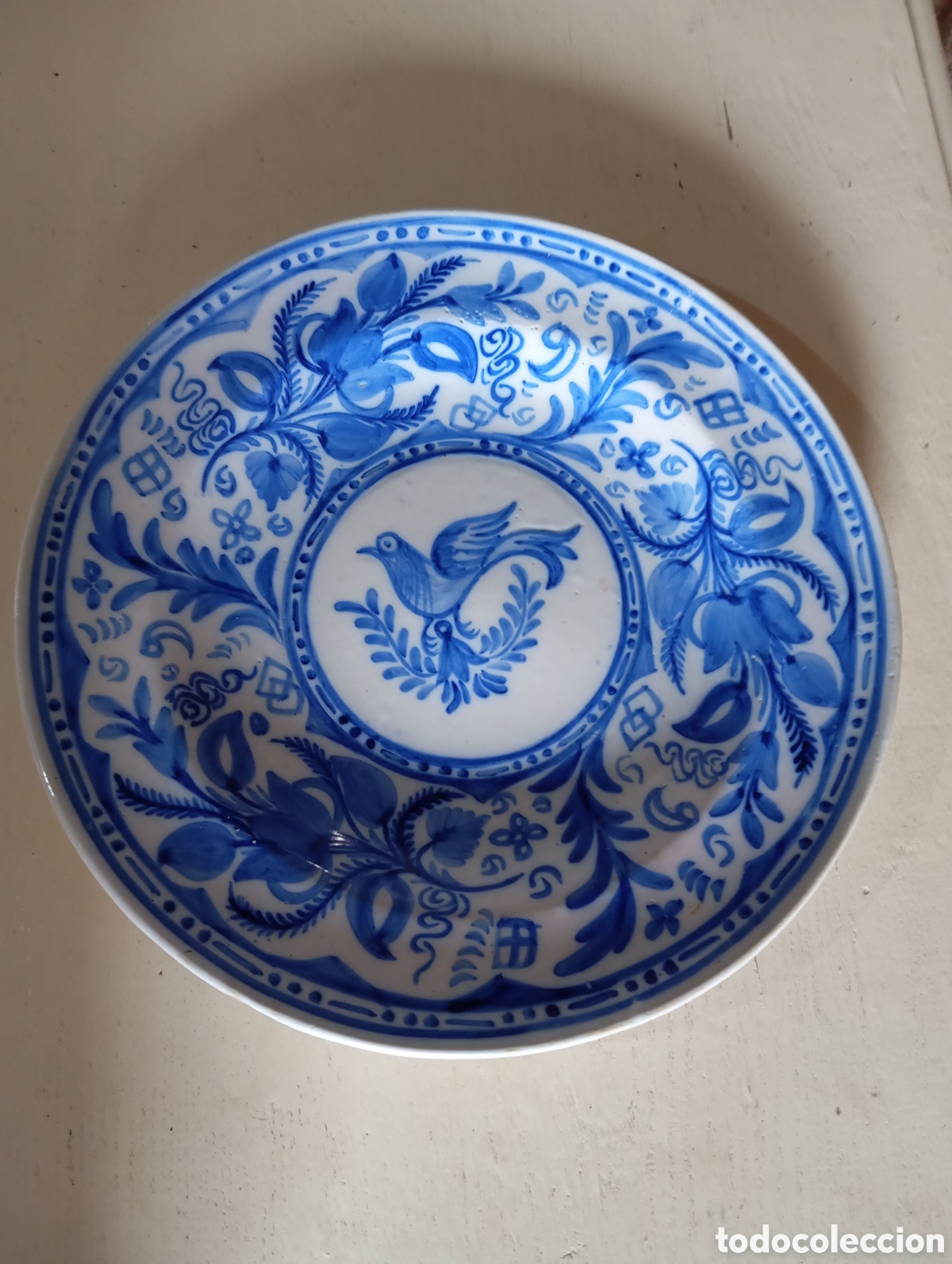 Antigüedades: PLATO ANTIGUO DE MANISES FIRMADO POR GM 40 - 34 cm.