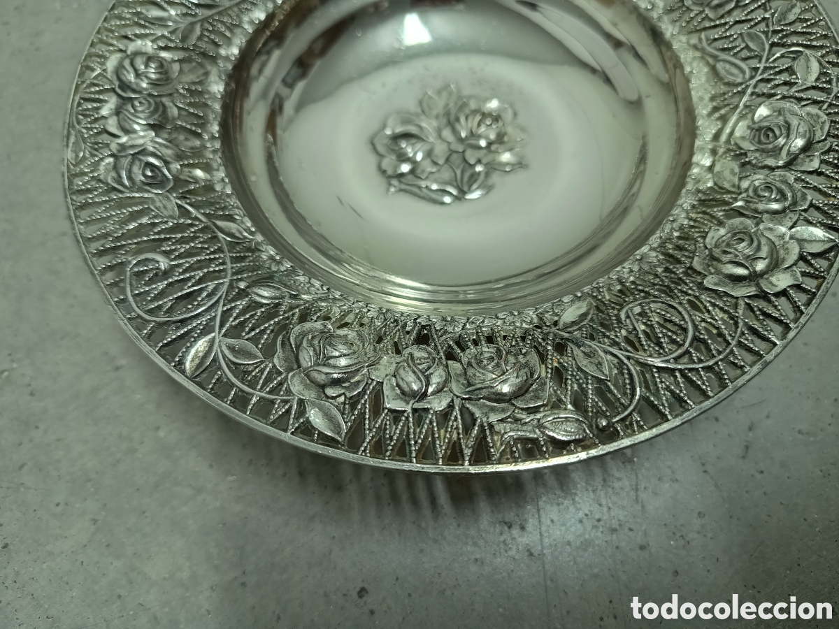 Antig&uuml;edades: PLATO DE DECORACI&Oacute;N CON ROSAS Y CALADO - Foto 2