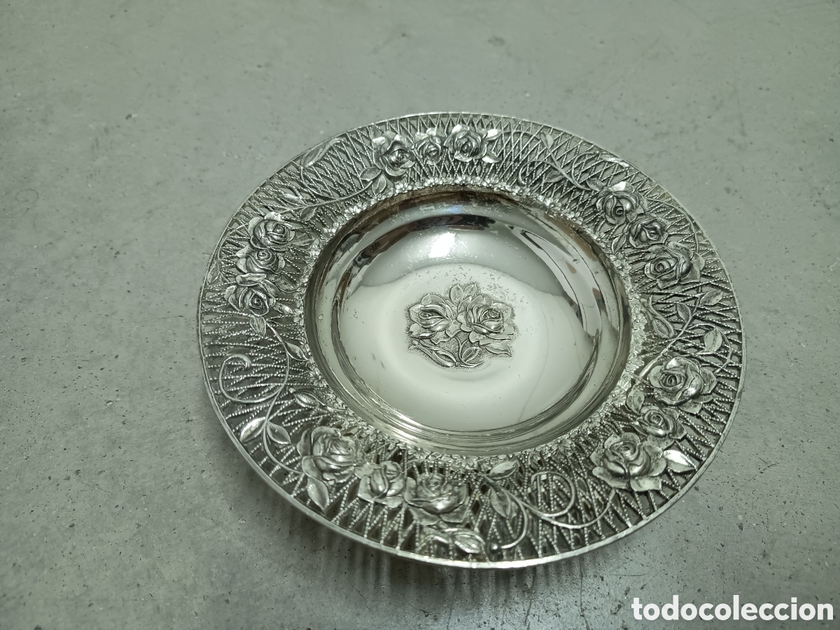 Antig&uuml;edades: PLATO DE DECORACI&Oacute;N CON ROSAS Y CALADO - Foto 1