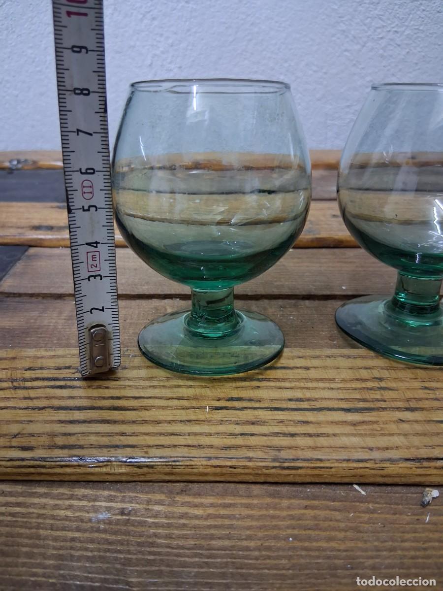 Antig&uuml;edades: 2 copas de cristal verde turquesa brandy licor co&ntilde;ac - Foto 2