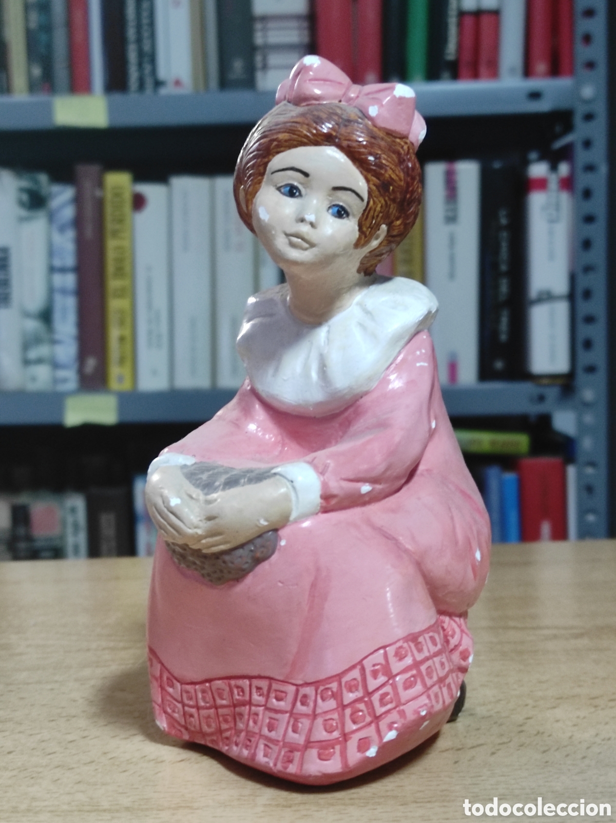Antig&uuml;edades: Mu&ntilde;eca escayola pintada - Foto 1