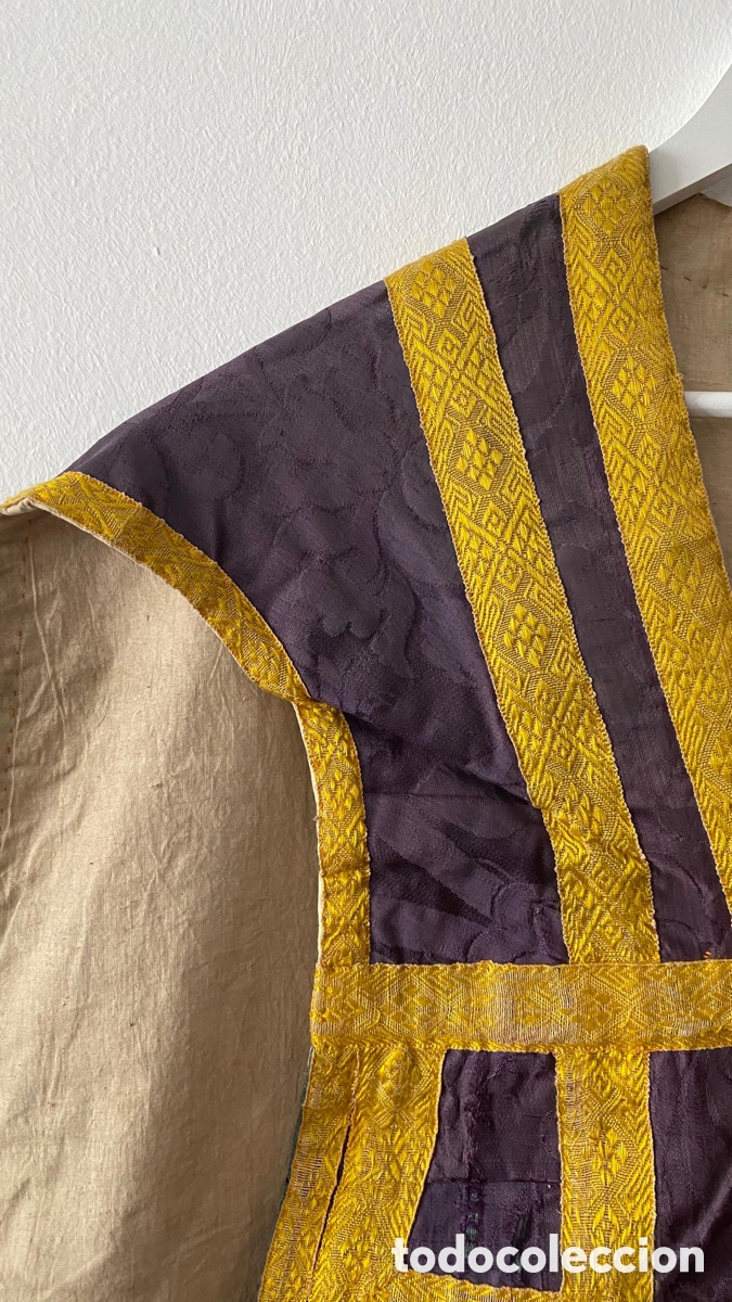 Antig&uuml;edades: Casulla francesa en damasco morado - Foto 3