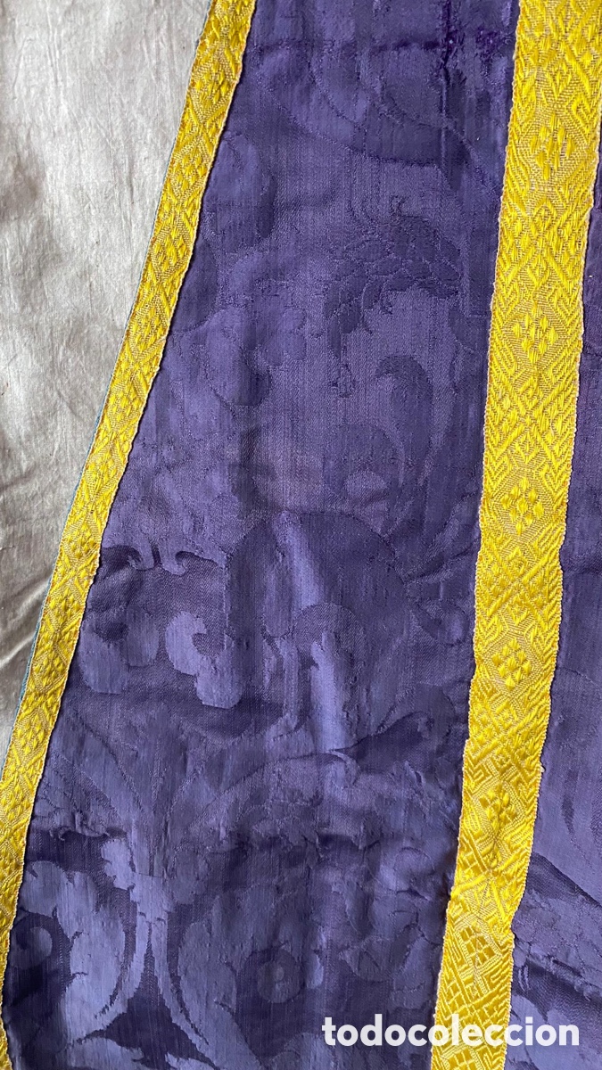 Antig&uuml;edades: Casulla francesa en damasco morado - Foto 5