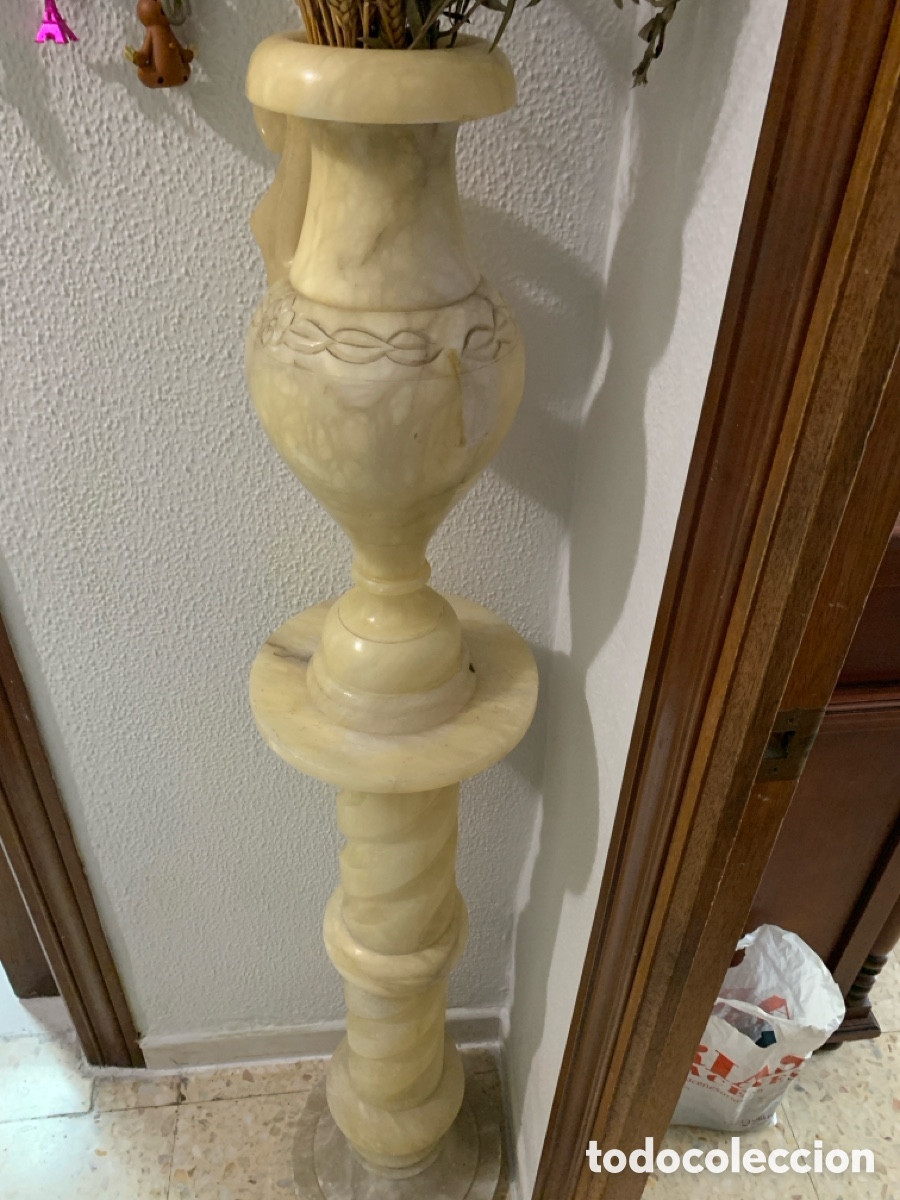 Antig&uuml;edades: Columna con Jarr&oacute;n de alabastro - Foto 2