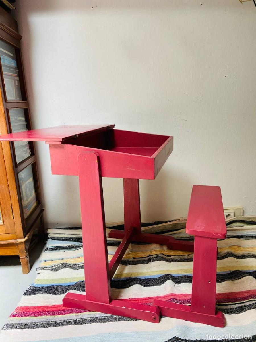 Antig&uuml;edades: Antiguo pupitre infantil de madera - Foto 1