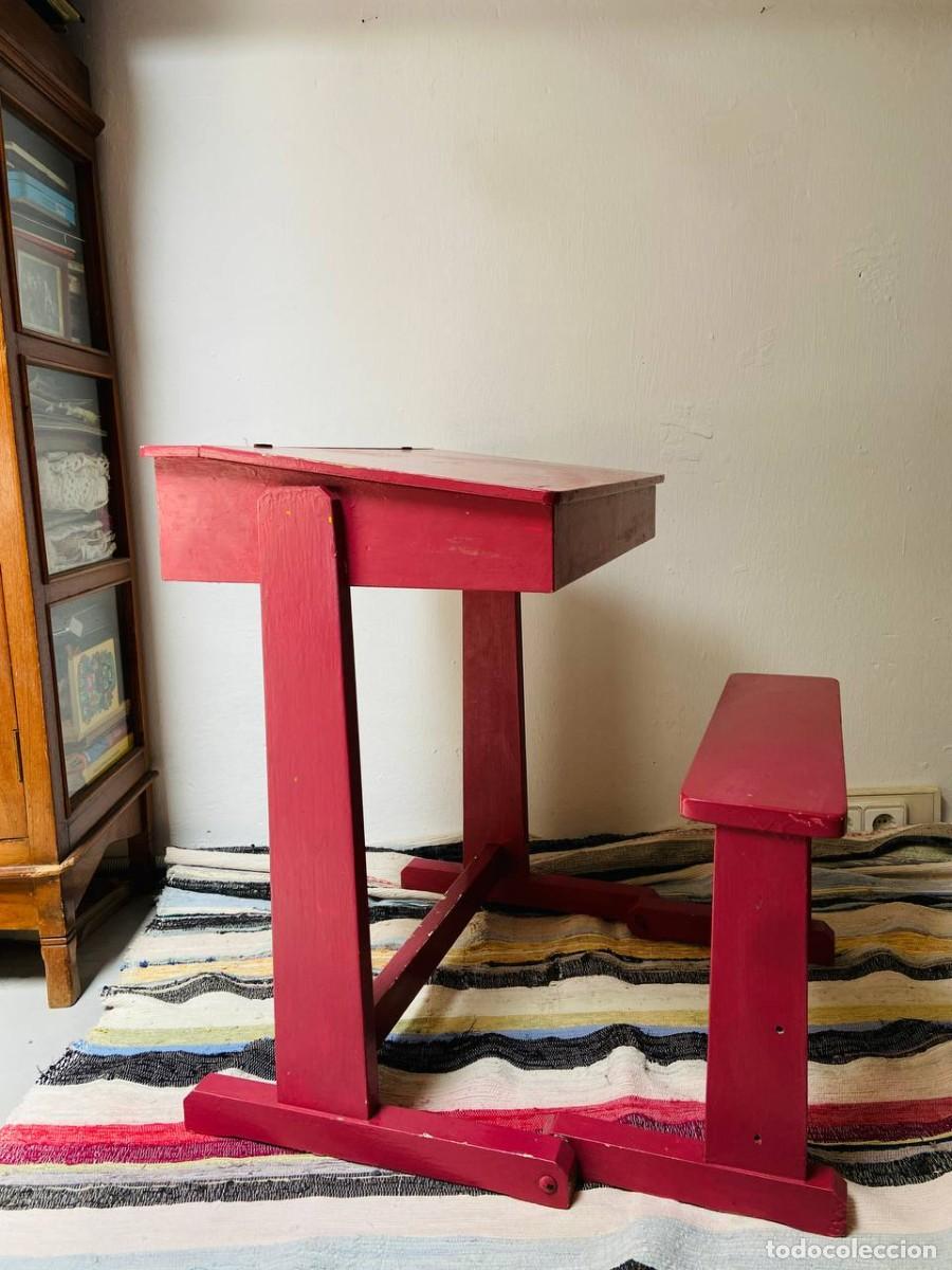 Antig&uuml;edades: Antiguo pupitre infantil de madera - Foto 2