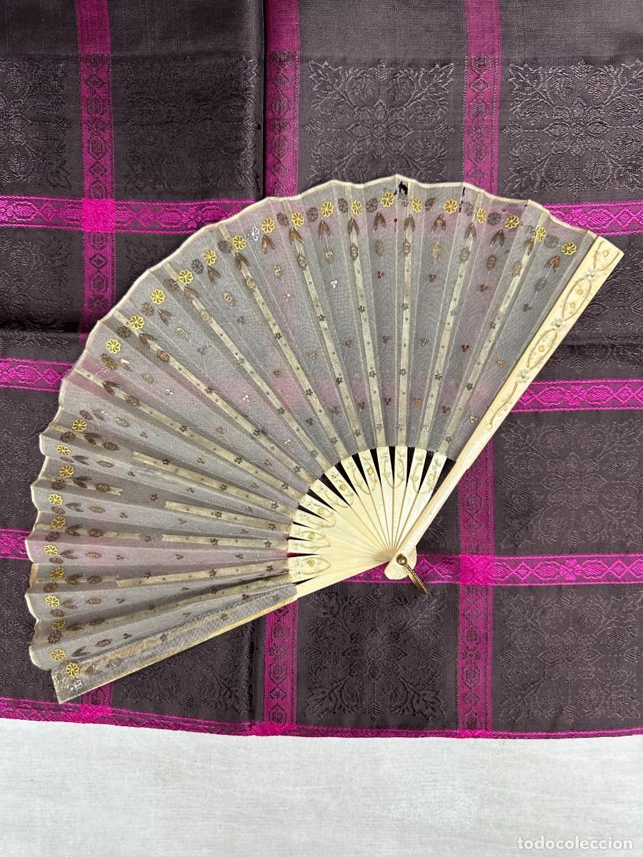 Antig&uuml;edades: Antiguo abanico de tul y talcos - Foto 1