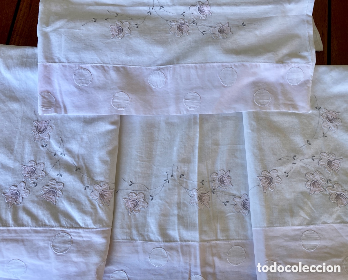 Antig&uuml;edades: S&aacute;bana y funda con cenefa de flores patchword - Foto 1