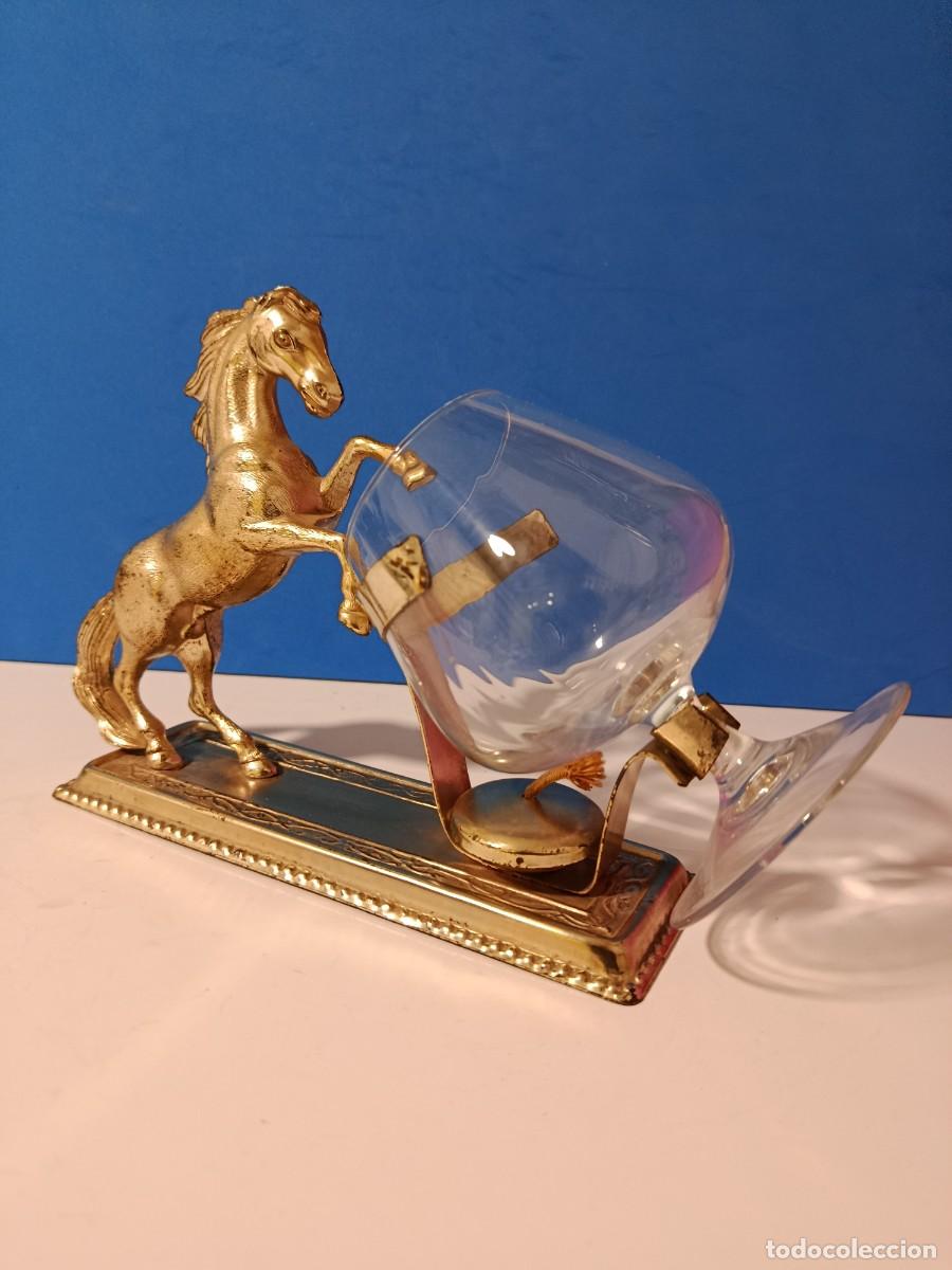 Antig&uuml;edades: CALIENTA COPAS CABALLO DORADO - Foto 3