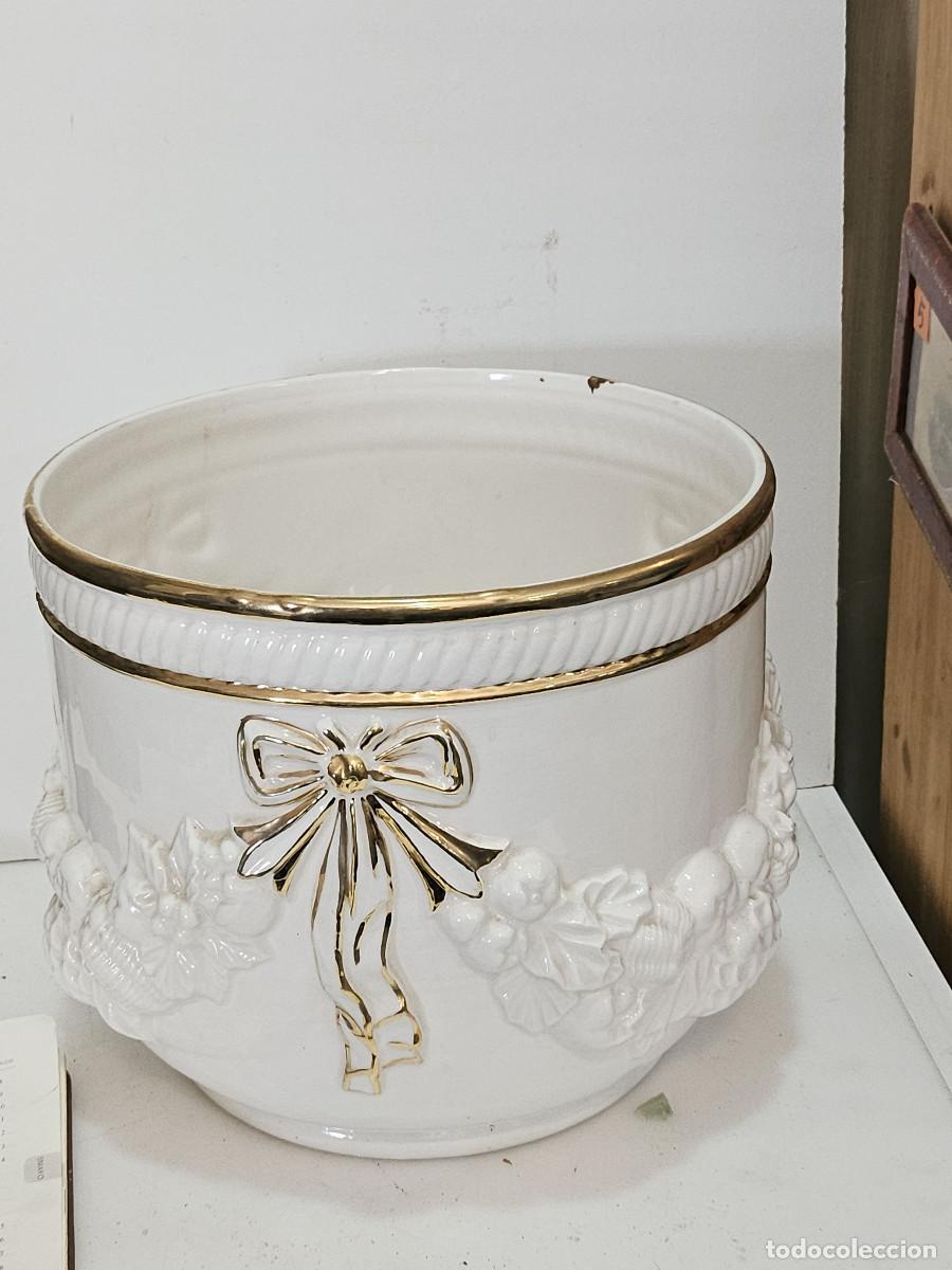 Antig&uuml;edades: maceton de ceramica con firma - Foto 1