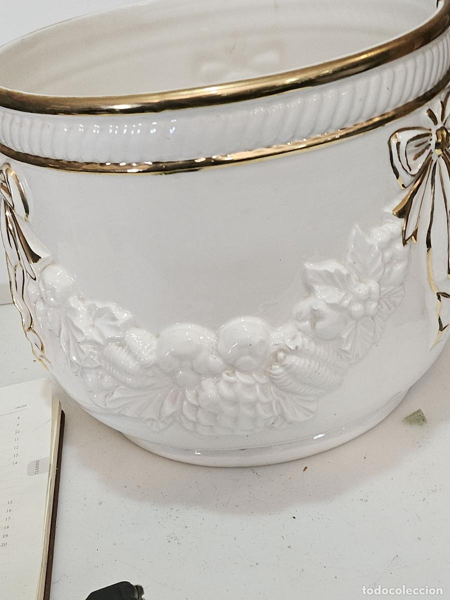 Antig&uuml;edades: maceton de ceramica con firma - Foto 2