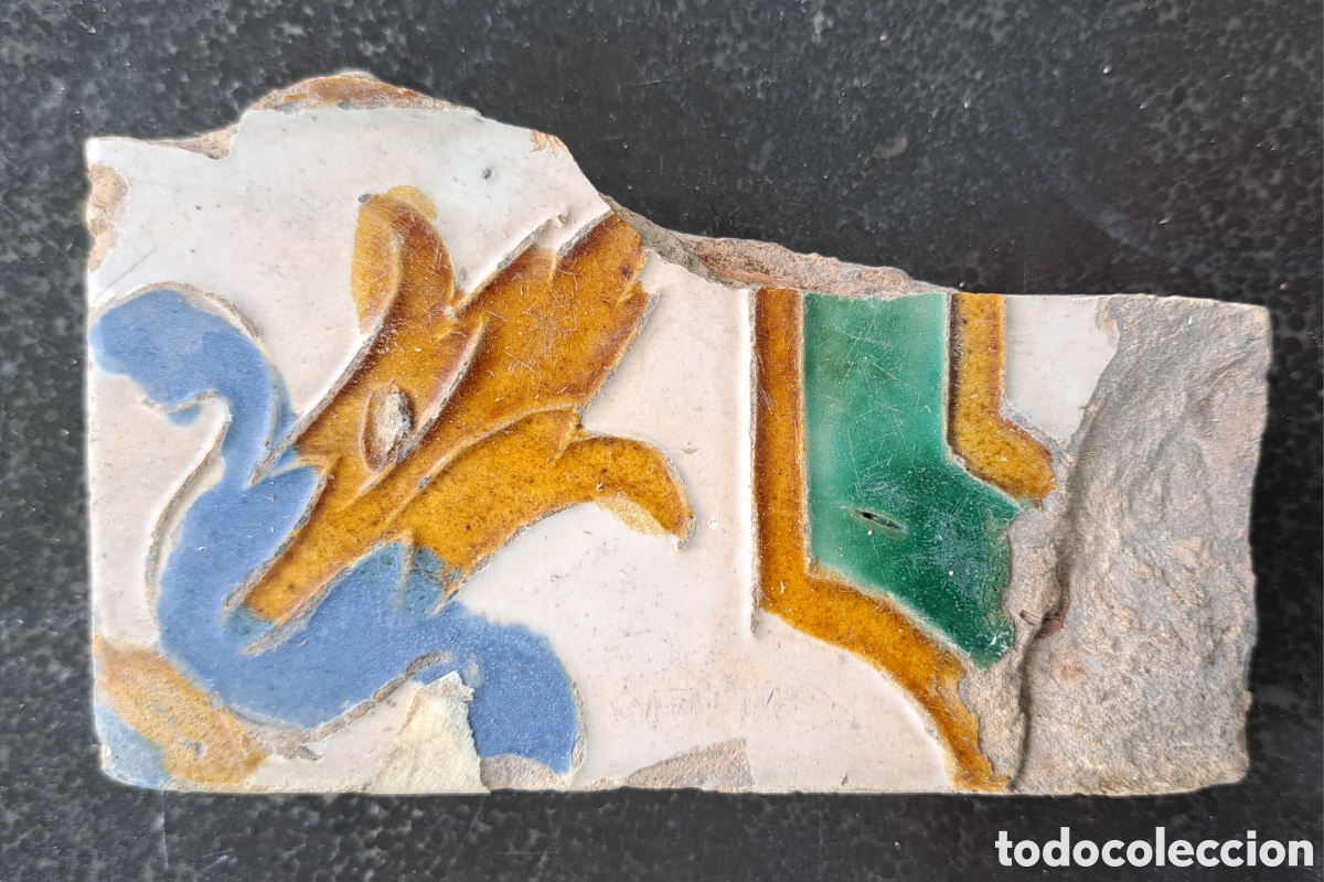 Antig&uuml;edades: 2 Fragm. azulejos . S. XV. Muel. - Foto 3