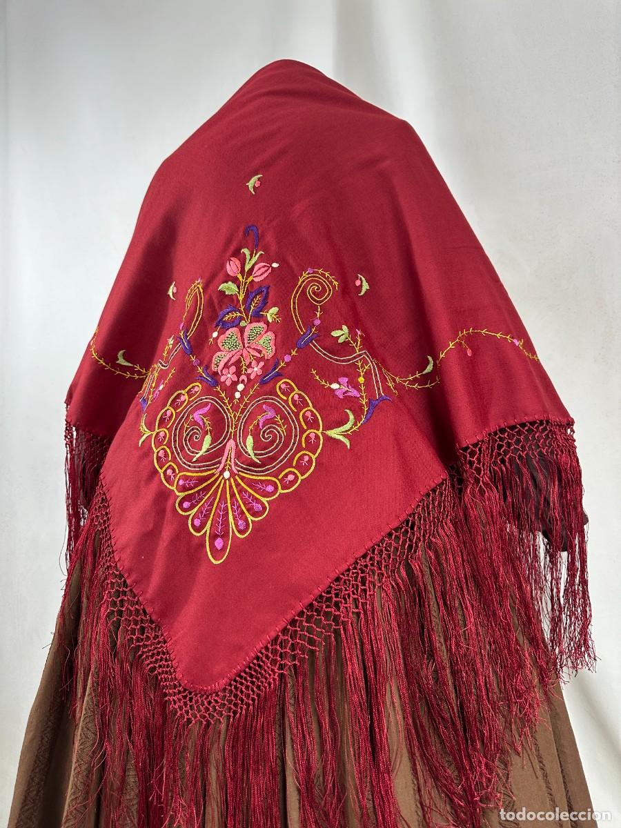 Antig&uuml;edades: Pa&ntilde;uelo de merino rojo, bordado - Foto 6