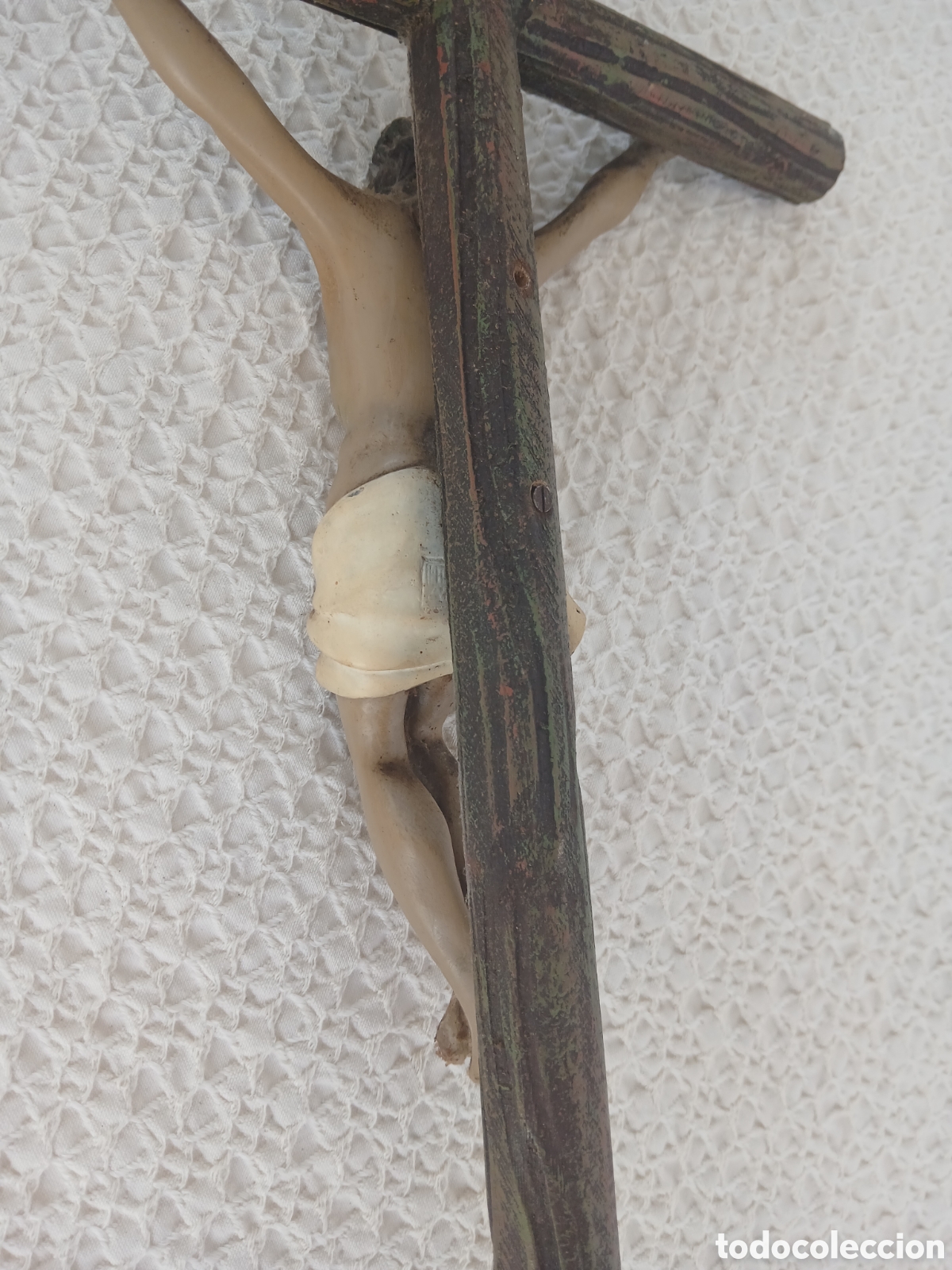 Antig&uuml;edades: Crucifijo escayola y madera - Foto 2