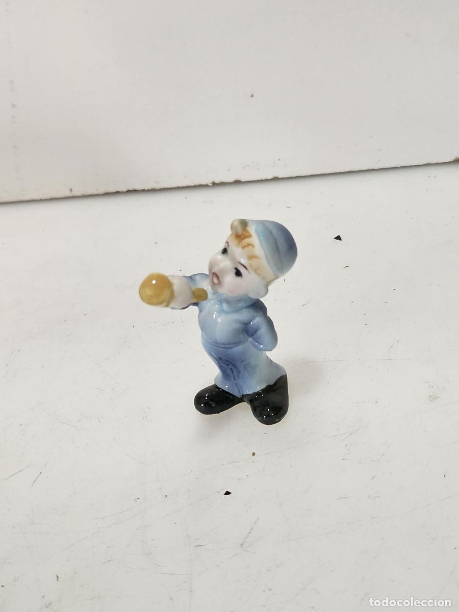 Antig&uuml;edades: peque&ntilde;a figurilla de porcelana - Foto 1