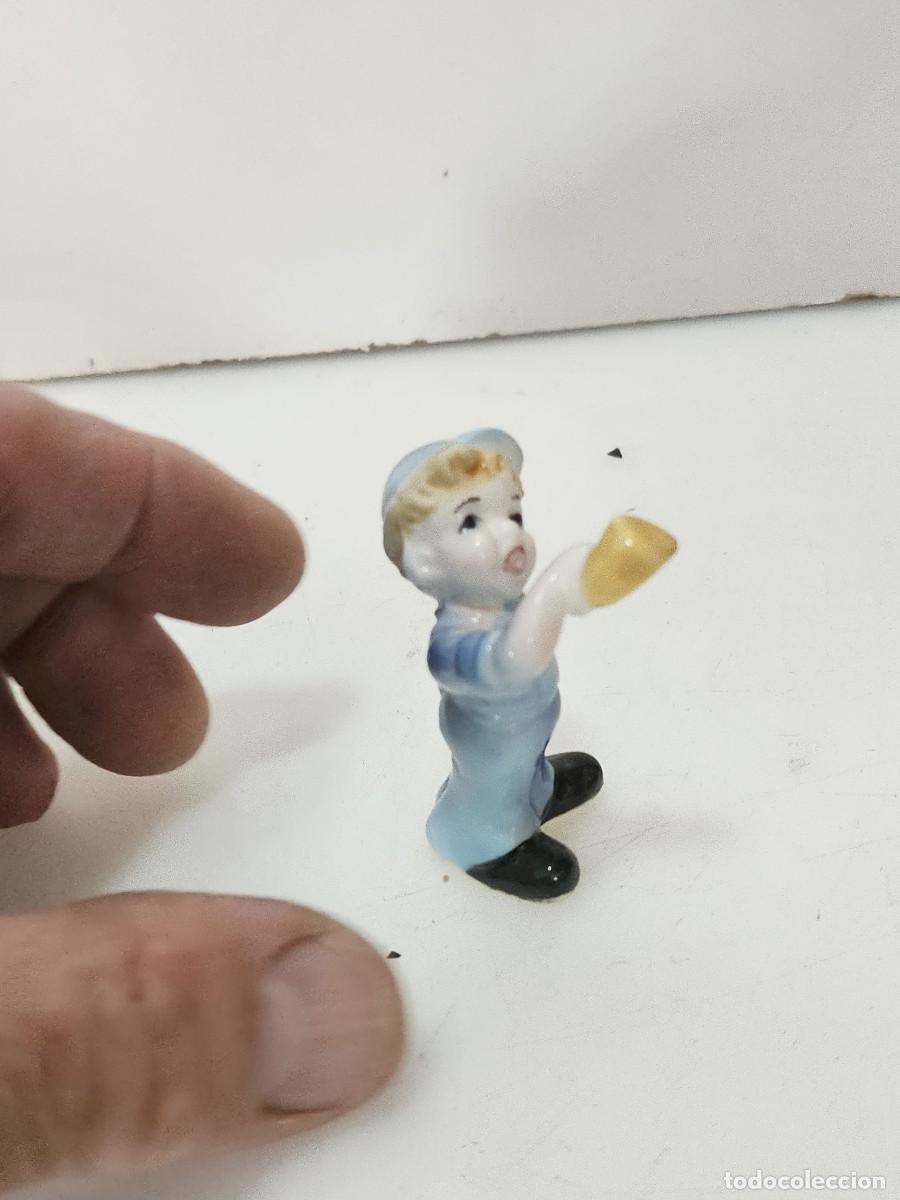 Antig&uuml;edades: peque&ntilde;a figurilla de porcelana - Foto 2