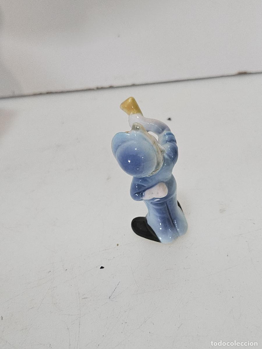 Antig&uuml;edades: peque&ntilde;a figurilla de porcelana - Foto 3
