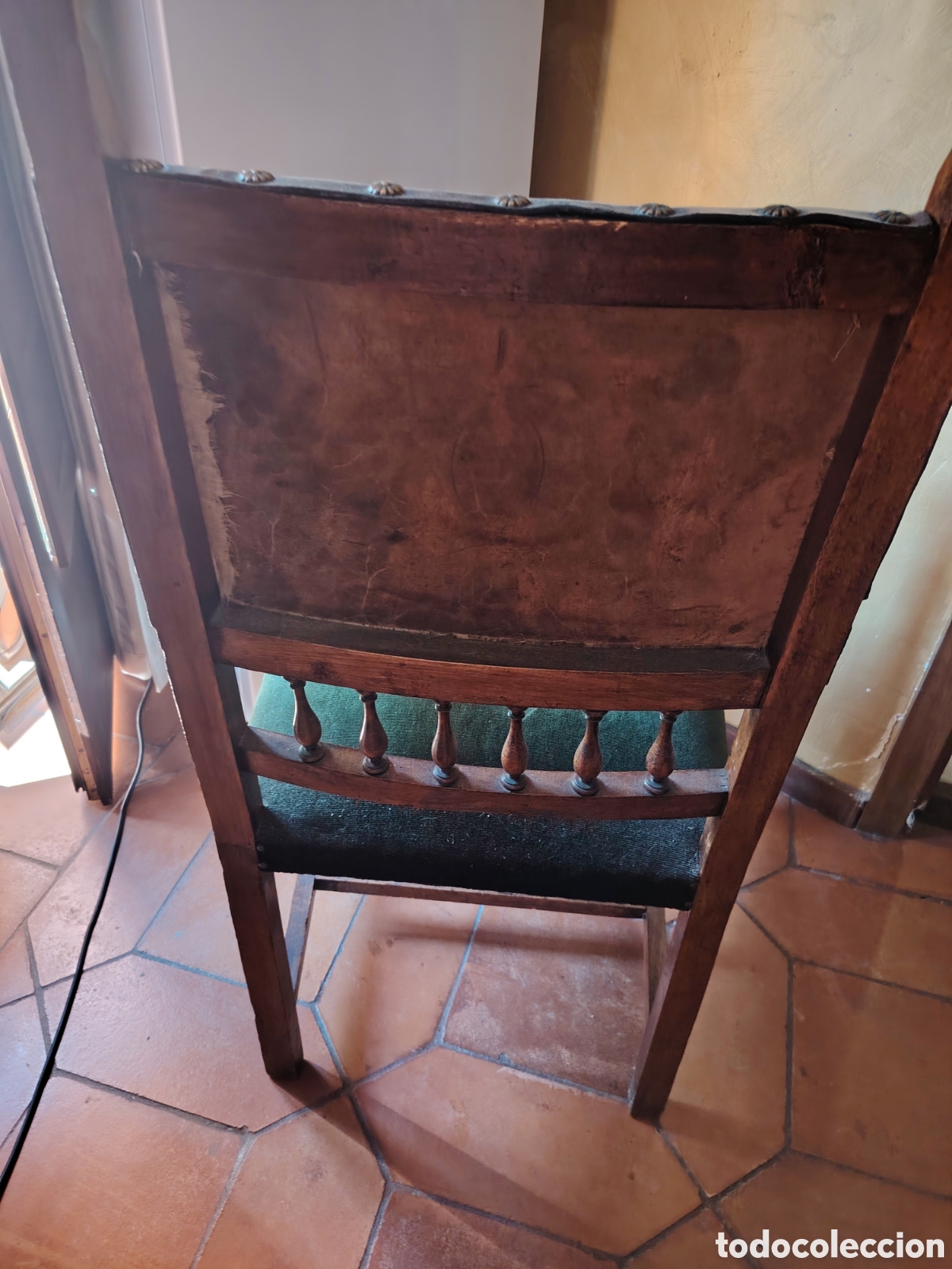 Antig&uuml;edades: Sill&oacute;n de terciopelo y cuero - Foto 4