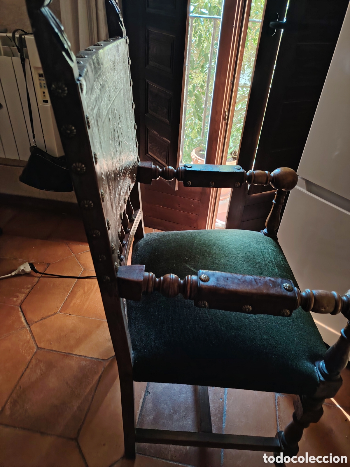 Antig&uuml;edades: Sill&oacute;n de terciopelo y cuero - Foto 5