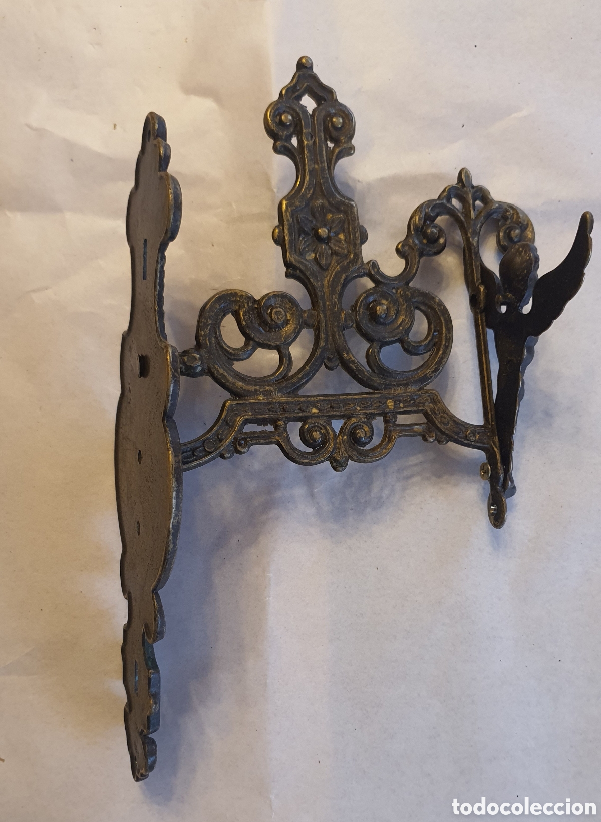 Antig&uuml;edades: Antigua percha bronce - Foto 1