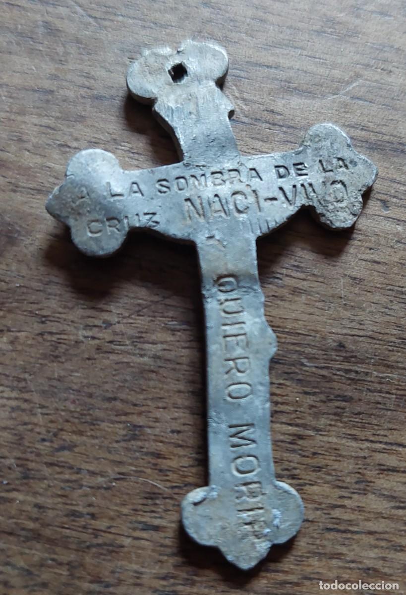 Antig&uuml;edades: Cruz de Aluminio con leyenda - Foto 2