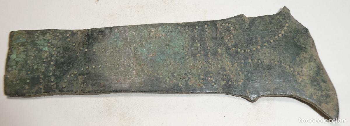 Antig&uuml;edades: Antiguo mango punzonado de sarten o cazo, de bronce - Foto 1