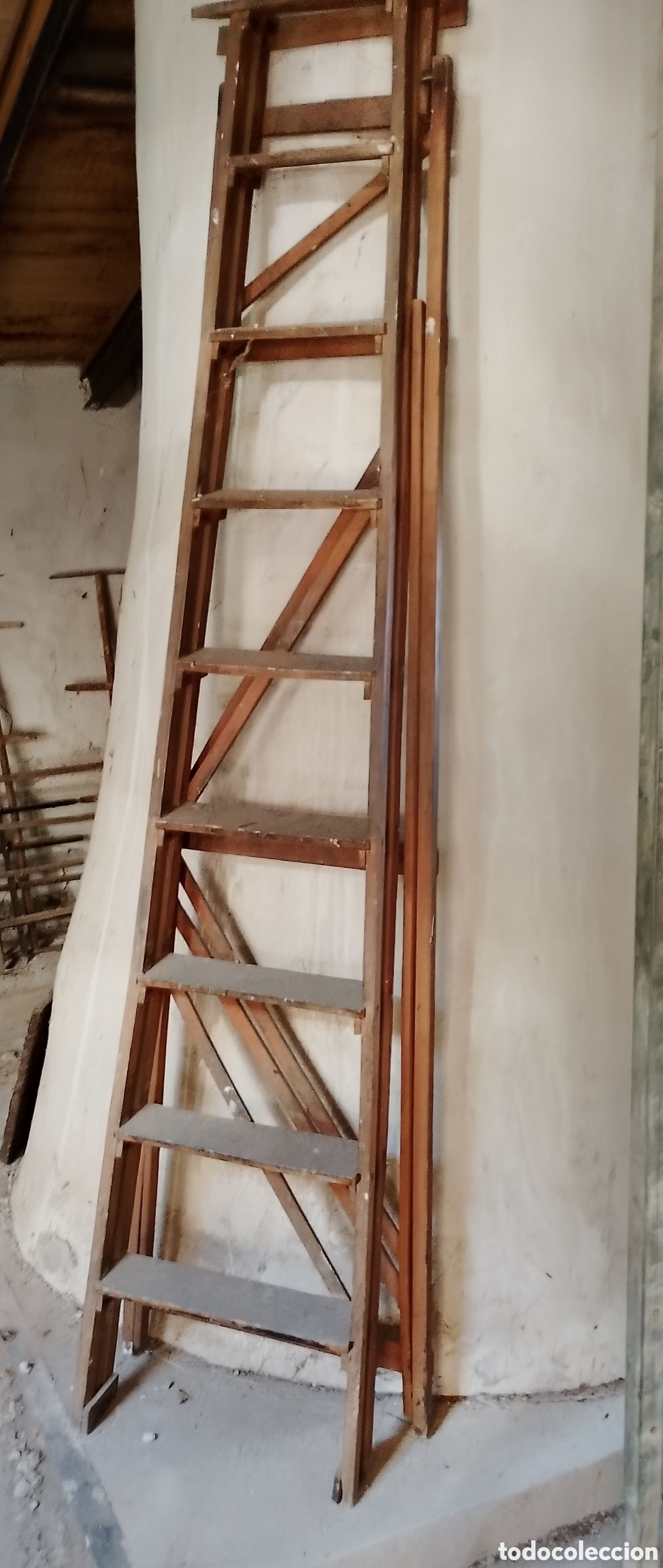 Antig&uuml;edades: Escalera de tijera de madera - Foto 1