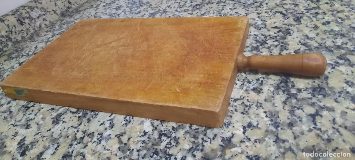 Antig&uuml;edades: ANTIGUA TABLA DE MADERA DE COCINA - Foto 4