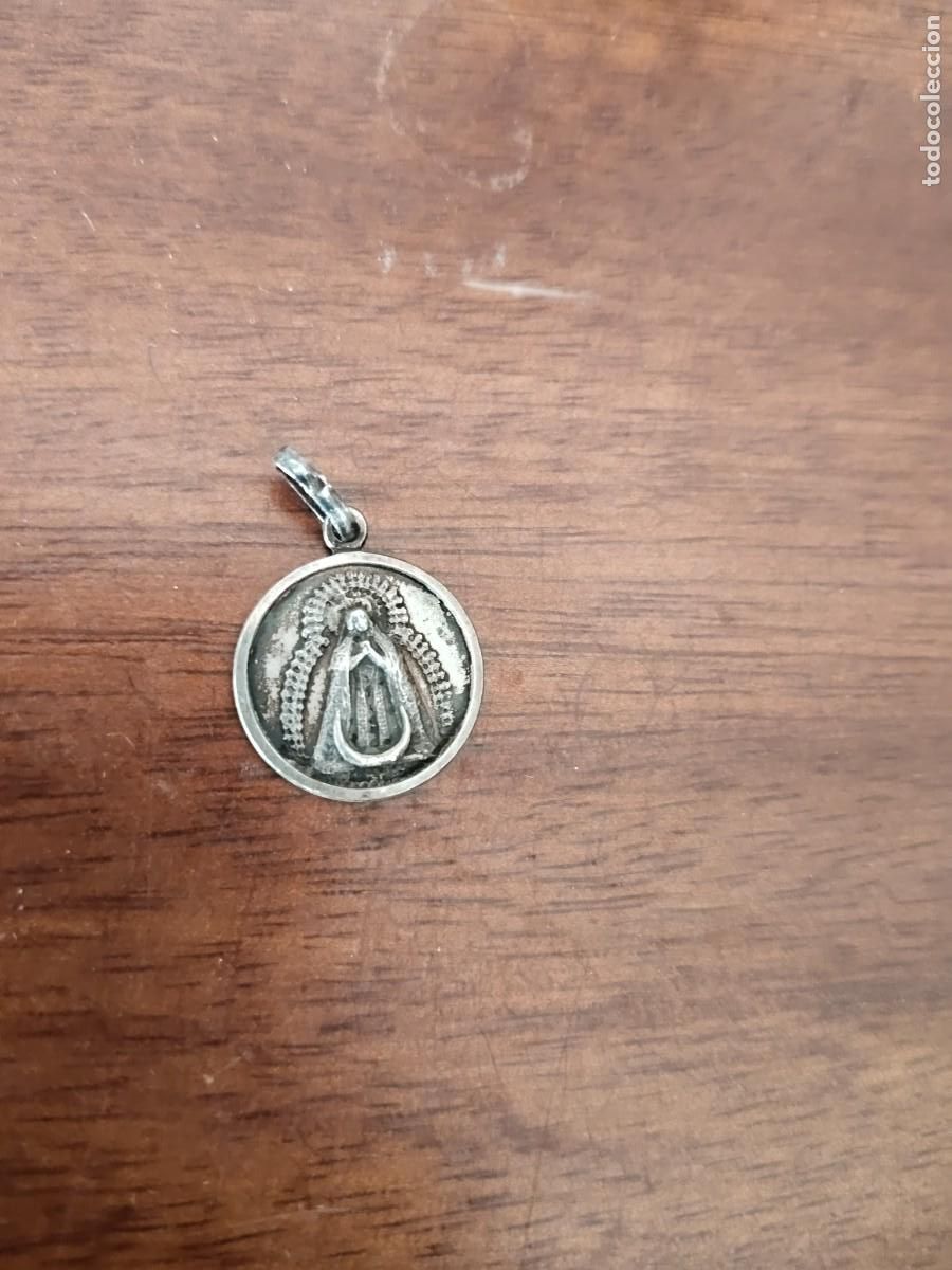 Antig&uuml;edades: Medalla de la Virgen de la Soledad de Badajoz. - Foto 1