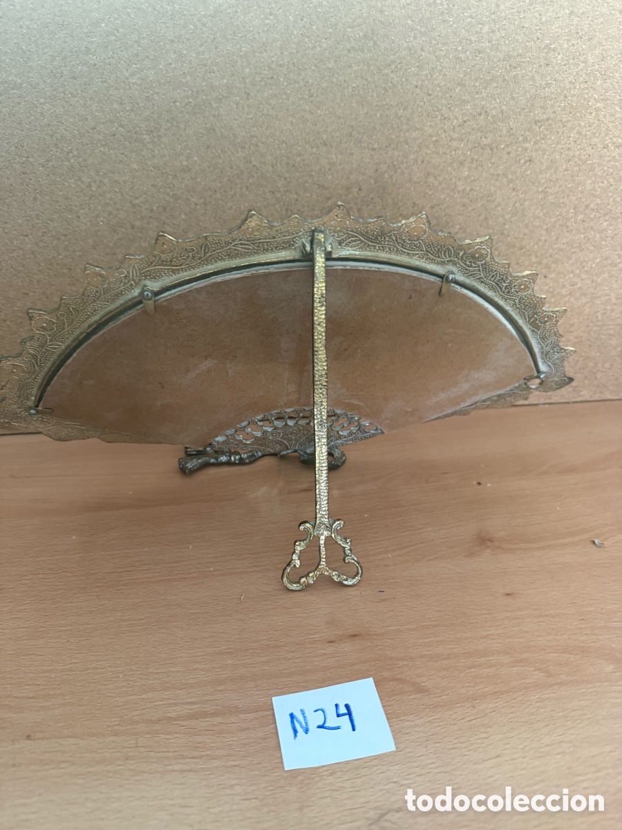 Antig&uuml;edades: Antiguo espejo, abanico de lat&oacute;n - Foto 2
