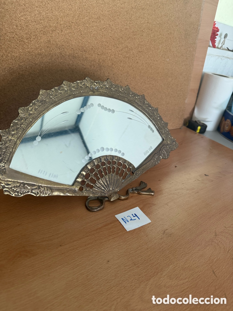 Antig&uuml;edades: Antiguo espejo, abanico de lat&oacute;n - Foto 1