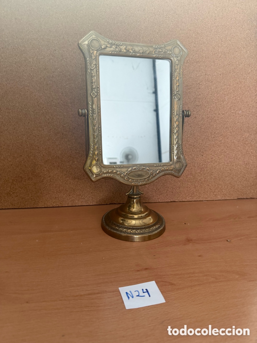 Antig&uuml;edades: Espejo de mes antiguo lat&oacute;n - Foto 2