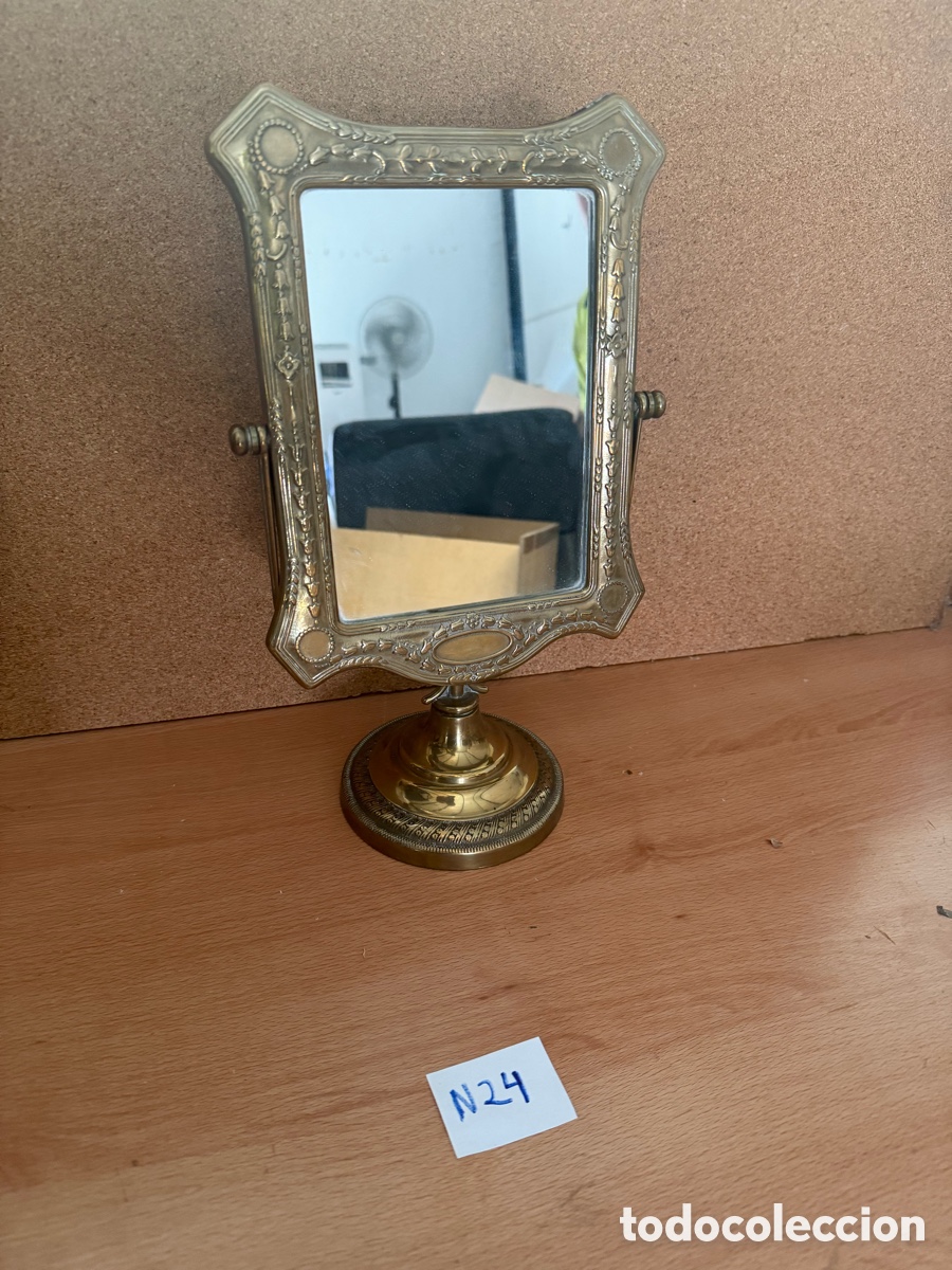 Antig&uuml;edades: Espejo de mes antiguo lat&oacute;n - Foto 1